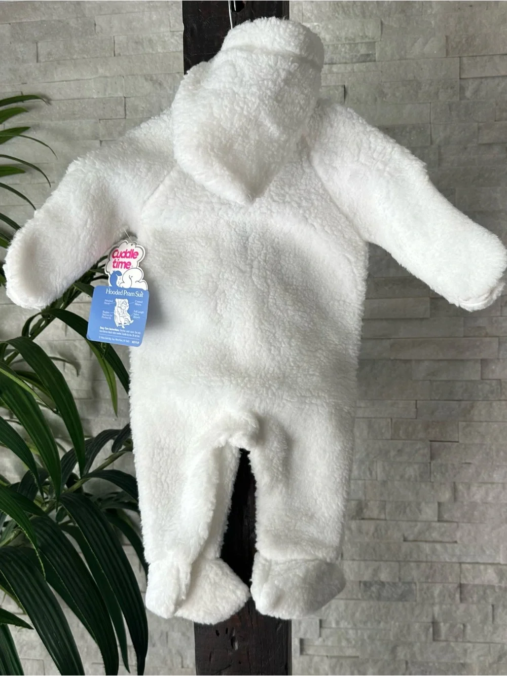 Cuddle Time White Baby’s First Outdoor Garment One-Piece Fleece Romper 6-9M NWT